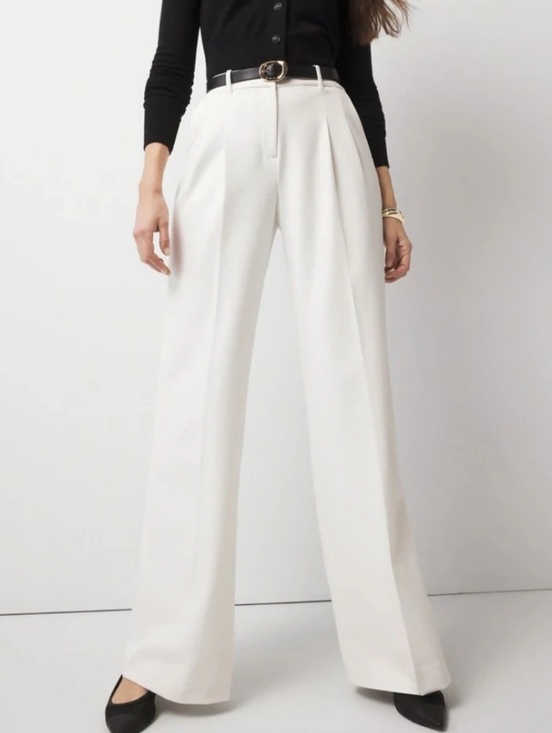 White House/Black Market Pants - WHITE HOUSE BLACK MARKET Pleated White Pants Size 6